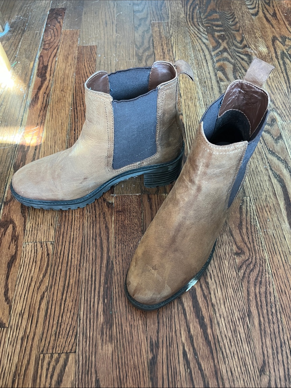 Women’s Tan Chelsea Heeled Ankle Boots - Classic Pull-On Style